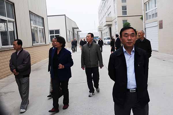 金安区委组织处以上退休老领导到酷豆丁调研